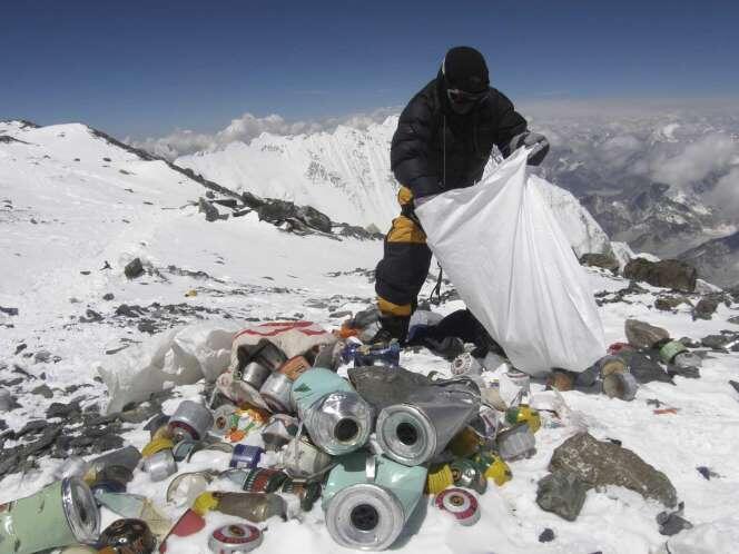 Gunung Everest Dipenuhi Sampah Gan