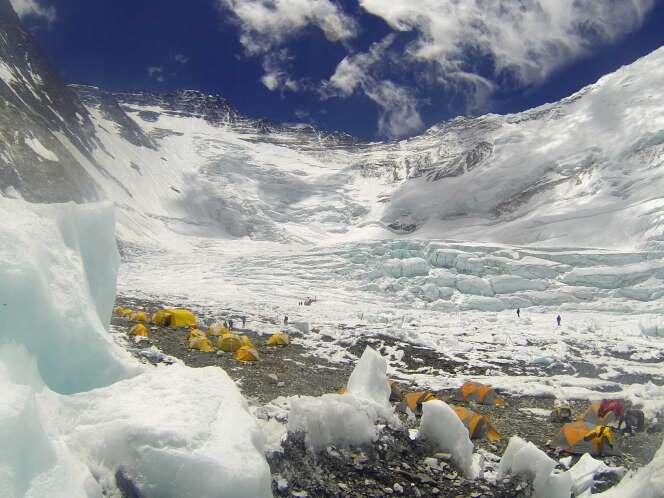 Gunung Everest Dipenuhi Sampah Gan