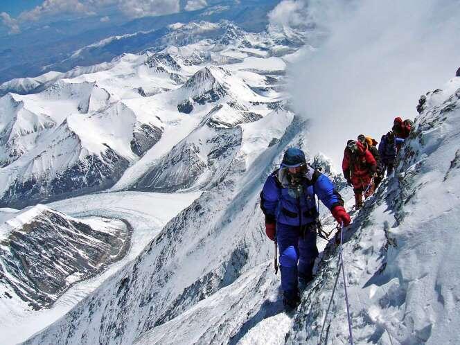 Gunung Everest Dipenuhi Sampah Gan