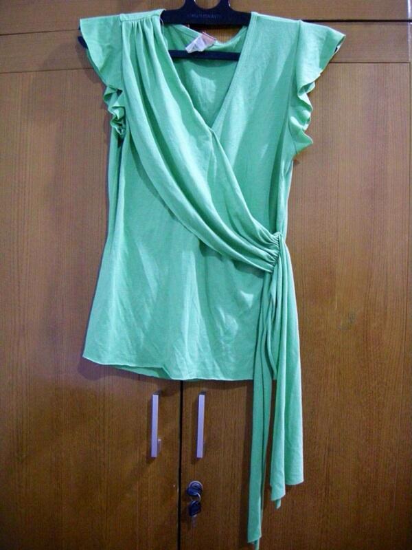 Preloved/ garage sale : baju kaos dress branded (next, zara, mango, trf, dll) murah.