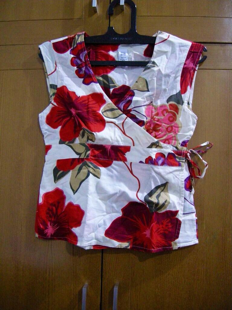 Preloved/ garage sale : baju kaos dress branded (next, zara, mango, trf, dll) murah.