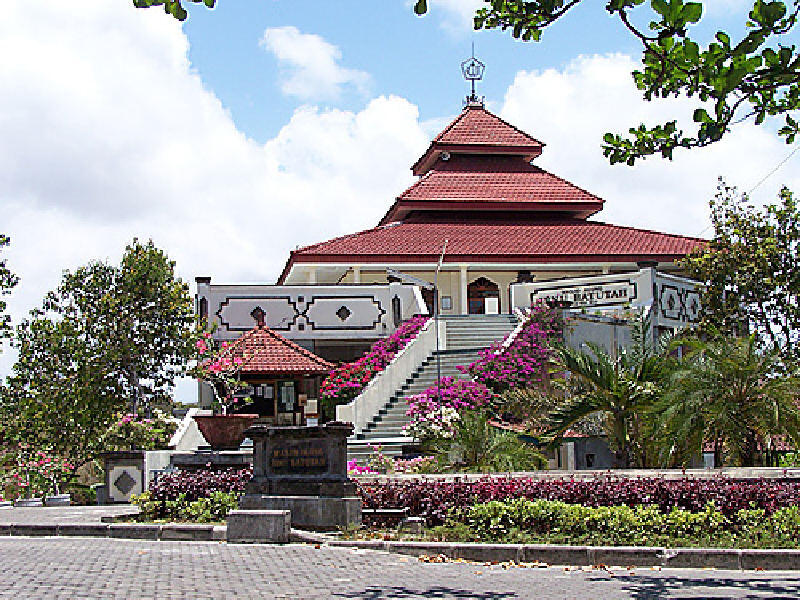 Puja Mandala, 5 Tempat Ibadah di Satu Kompleks Berdampingan