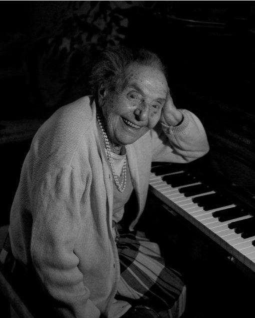 Film Dokumenter Peraih Oscar : Korban Selamat Holocaust Yang Diselamatkan Musik