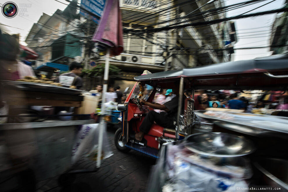 TUK - TUK ,Bajaj ala Bangkok ! Bisa hidup dan bersaing dengan transportasi lain