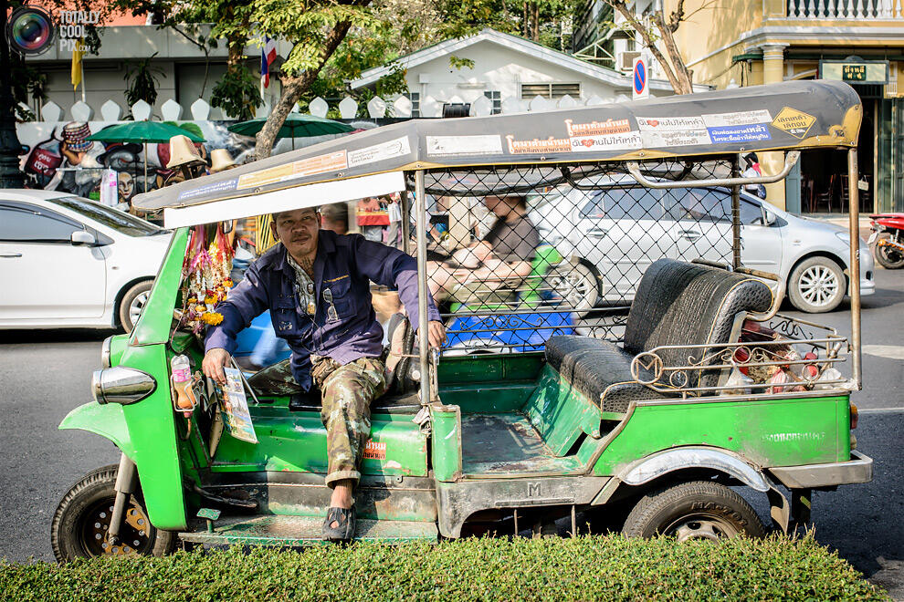 TUK - TUK ,Bajaj ala Bangkok ! Bisa hidup dan bersaing dengan transportasi lain