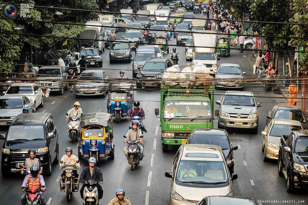 TUK - TUK ,Bajaj ala Bangkok ! Bisa hidup dan bersaing dengan transportasi lain