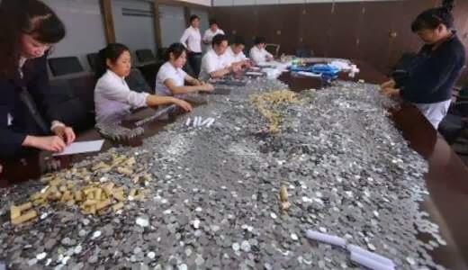 Karyawan Bank Dibikin Repot