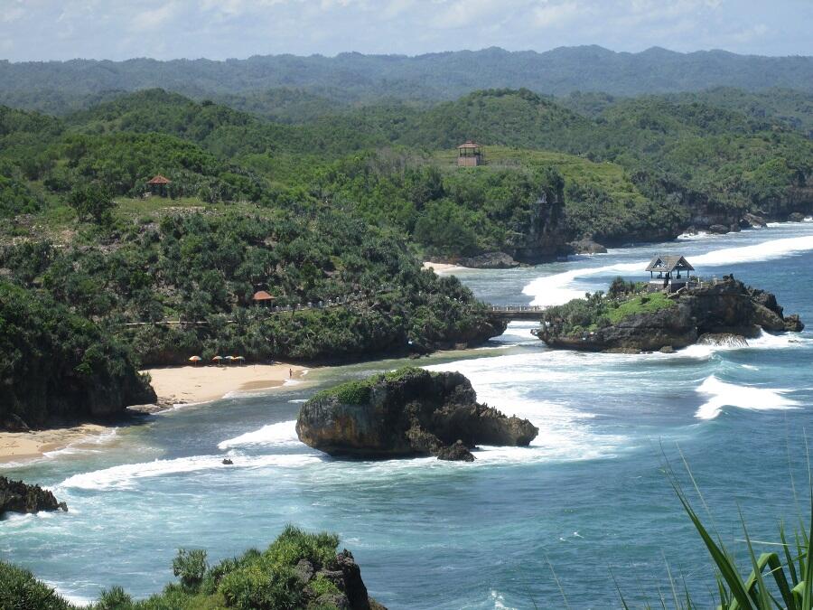 yang suka ke pantai masuk (KUKUP &amp; BARON BEACH)