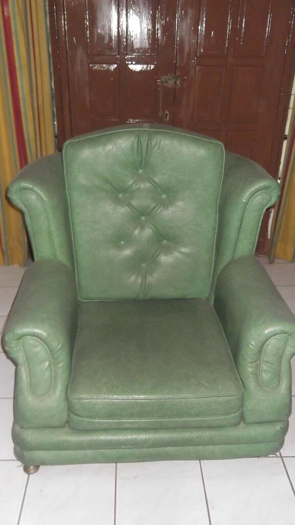 Terjual Dijual CEPAT Sofa  kulit  warna  hijau  3pcs Bonus 