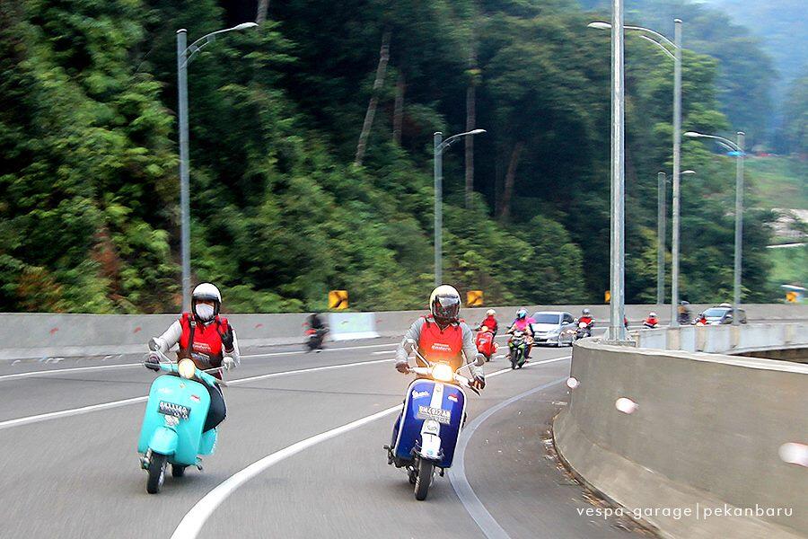 Touring Pekanbaru - Kebon teh Solok with vespa