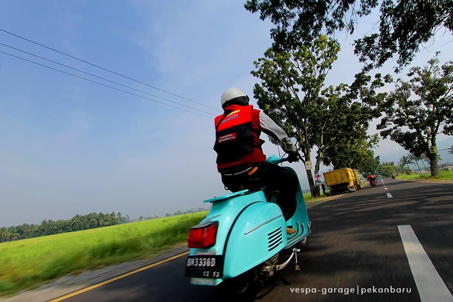 Touring Pekanbaru - Kebon teh Solok with vespa