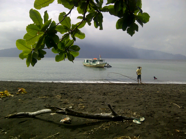 Miris Gan, Sampah di Bibir Pantai Anak Gn. Krakatau