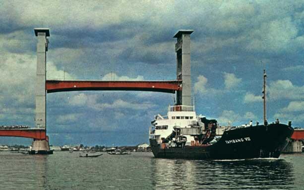 keunikan Jembatan "AMPERA" Palembang (first thread newbie...heheh)