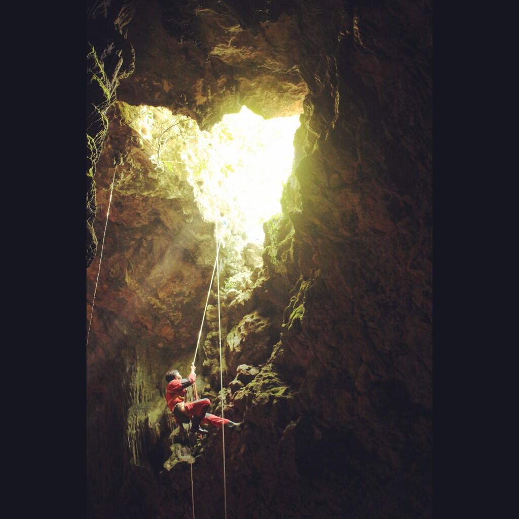 Masuk Goa Senen, Gunung Kidul, 1 Maret 204