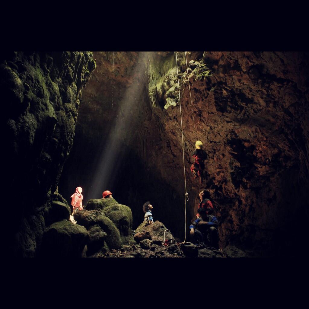 Masuk Goa Senen, Gunung Kidul, 1 Maret 204