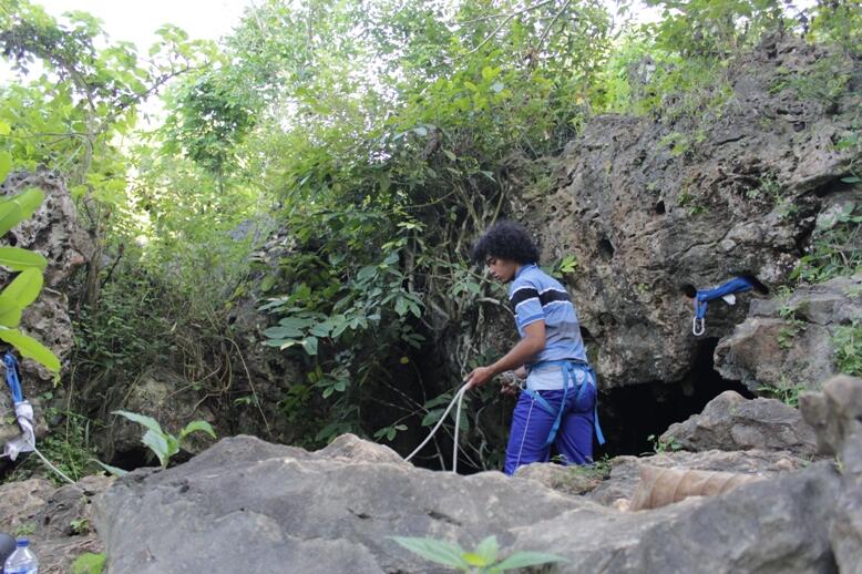 Masuk Goa Senen, Gunung Kidul, 1 Maret 204