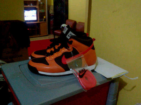 2nd original nike dunk lava size 9..tag jordan,airmax,NB,reebok