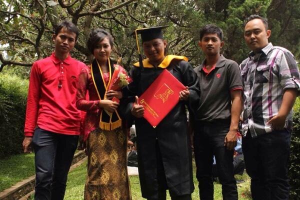 Persahabatan = sodara paling dekat HUUH