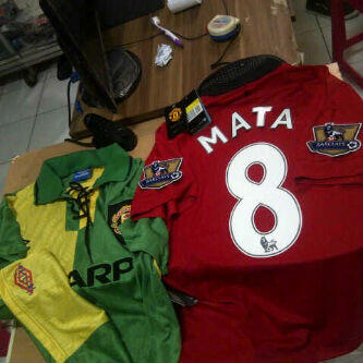 Jersey retro mu/manchester united murah... masuk gan