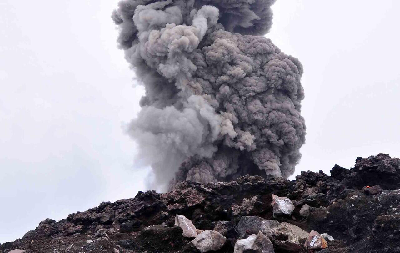 Kabar Terkini Aktivitas Gunung Slamet masih di level Waspada