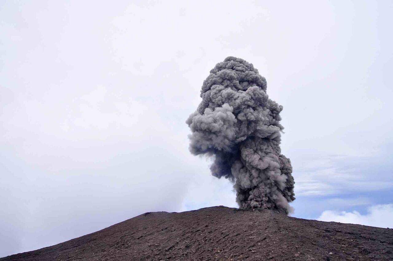 Kabar Terkini Aktivitas Gunung Slamet masih di level Waspada