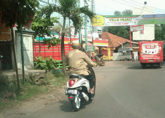 Helm Unik Khusus Untuk Pak Haji