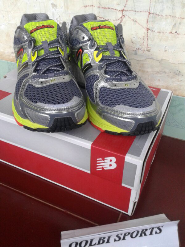 Sepatu Running New Balance 860V3 Original size 43 (bogor)