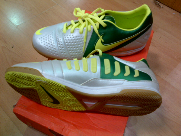 sepatu futsal nike original