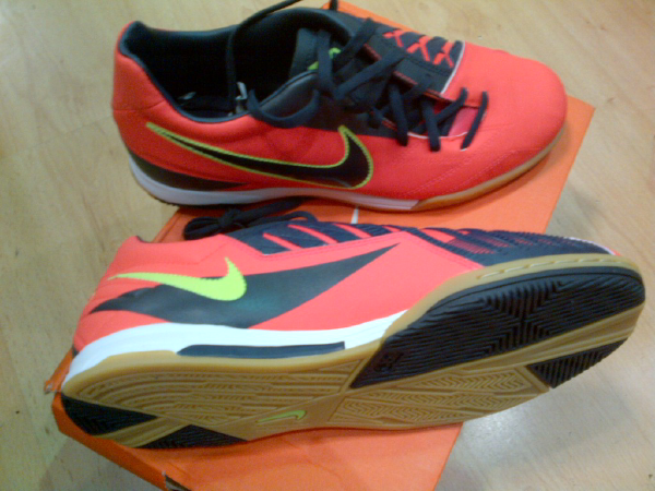 sepatu futsal nike original