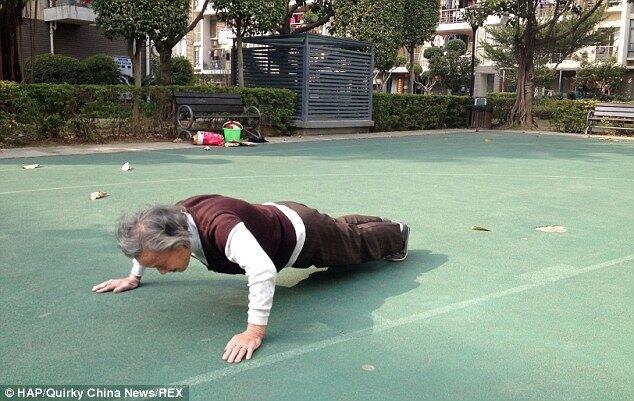 Nenek 80 Tahun Ini Kuat Push Up 150 Kali Sehari Dan Jago Main Basket