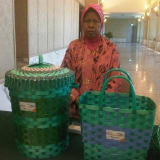 Dari Buruh Cuci, Sumarmi 'Sulap' Sampah Plastik Jadi Omzet Rp 80 Juta/Bulan