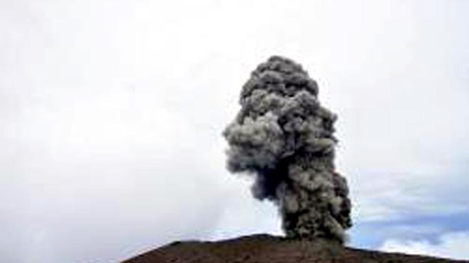 Gunung Slamet Meletus