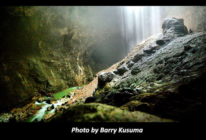 Gua Jomblang, Menyusuri Hutan Purba dan Mencari Cahaya di Perut Bumi.