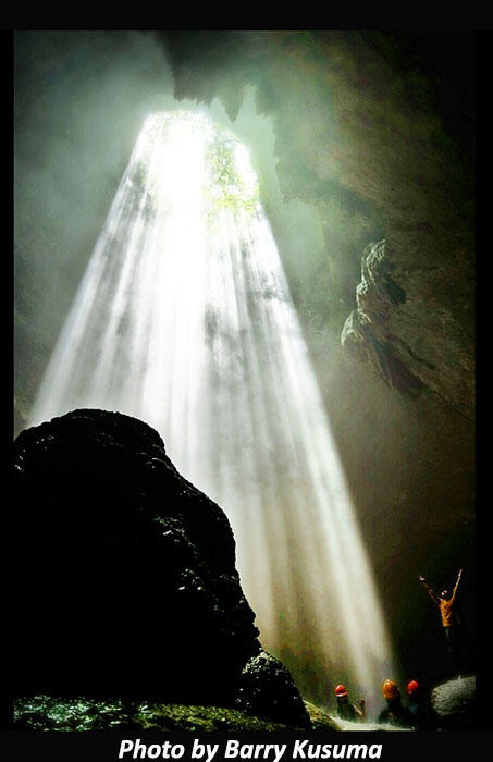 Gua Jomblang, Menyusuri Hutan Purba dan Mencari Cahaya di Perut Bumi.