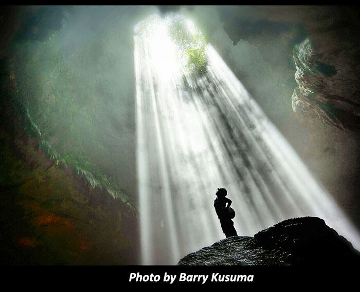 Gua Jomblang, Menyusuri Hutan Purba dan Mencari Cahaya di Perut Bumi.