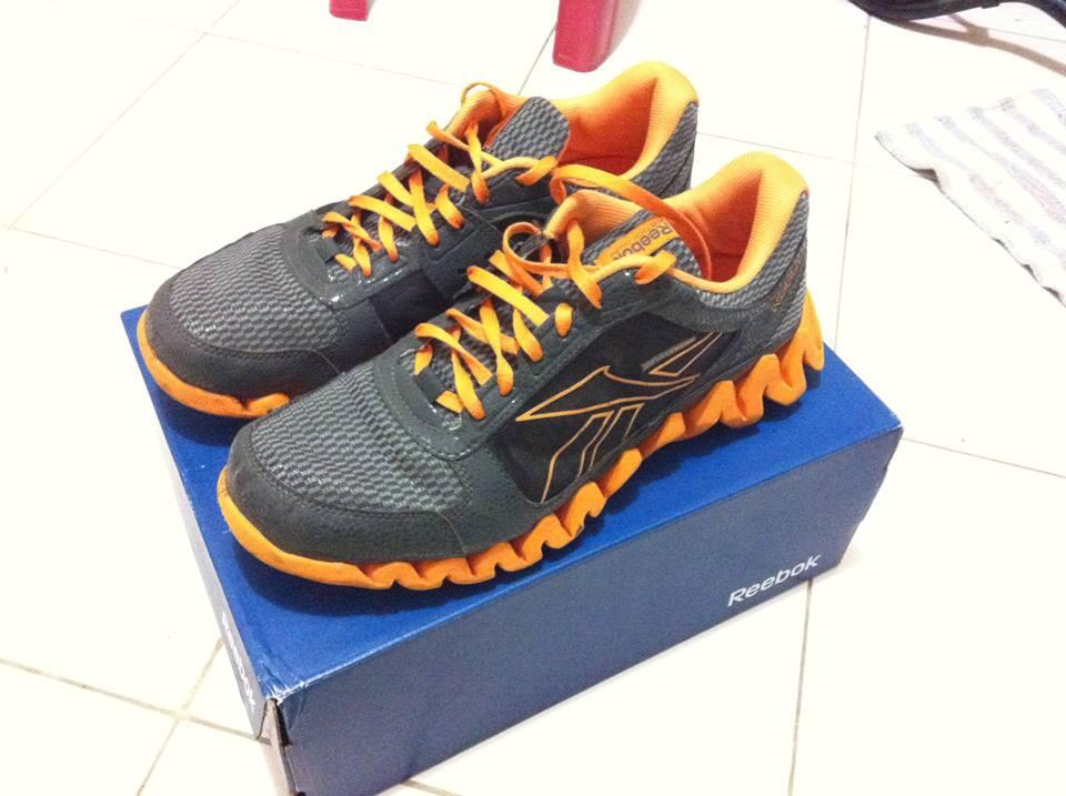 sepatu lari Reebok ZIGTECH SHARK 2013