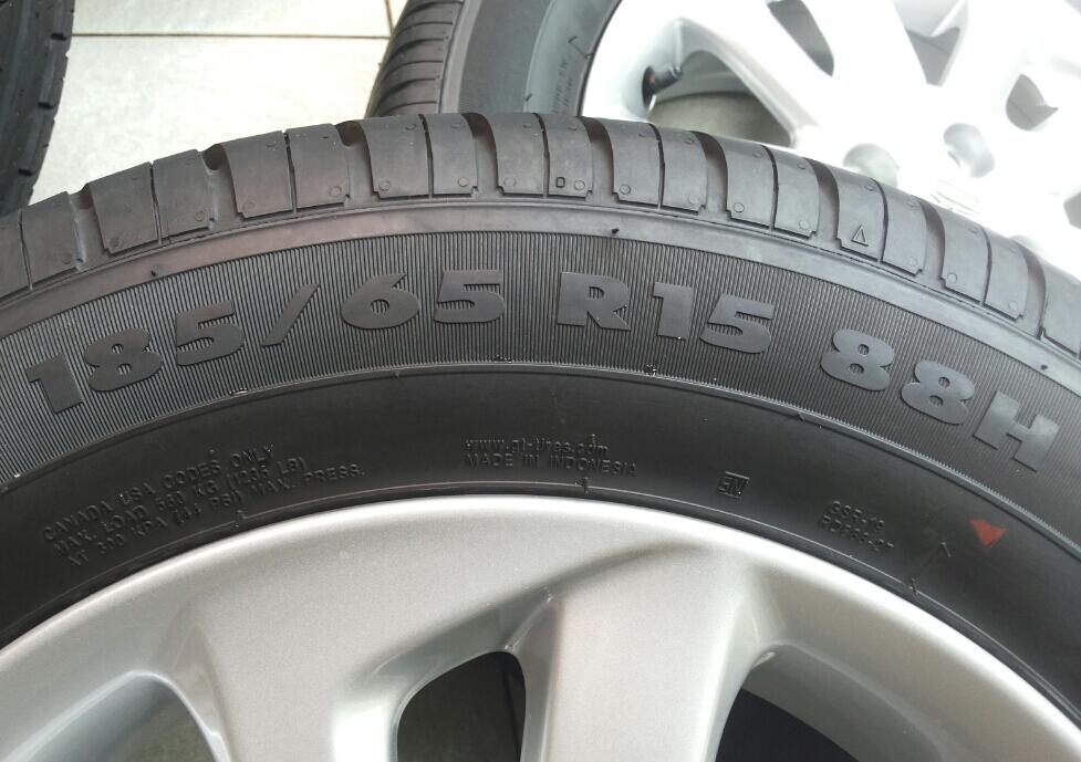Terjual Velg Mobil Original Honda dan Ban GT Radial HONDA 
