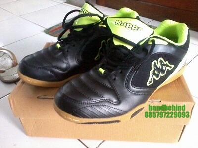 Sepatu Futsal Kappa Naiver Hitam-Hijau Ukuran 42 BNIB Bandung