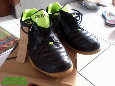 Sepatu Futsal Kappa Naiver Hitam-Hijau Ukuran 42 BNIB Bandung