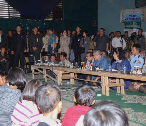 Curhatan Anak yang 10 tahun ketemu bapak ibu nya cuma 3 kali !! PLUS FOTO&#91;Miris Gan!&#93;