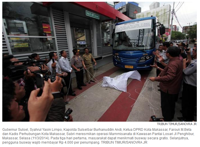 &#91;Bau Busuk Menular&#93; Baru Diluncurkan, Busway Makassar Mogok di Depan Mal Panakkukang