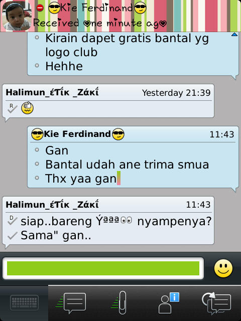 BANTAL KOSTUM,BULAT,LOGO,LEHER GANTUNGAN TAS CLUB BOLA EROPA