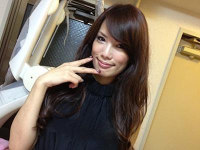 Sudah Punya Tiga Cucu, Model Cantik Ini Hebohkan Netizen!