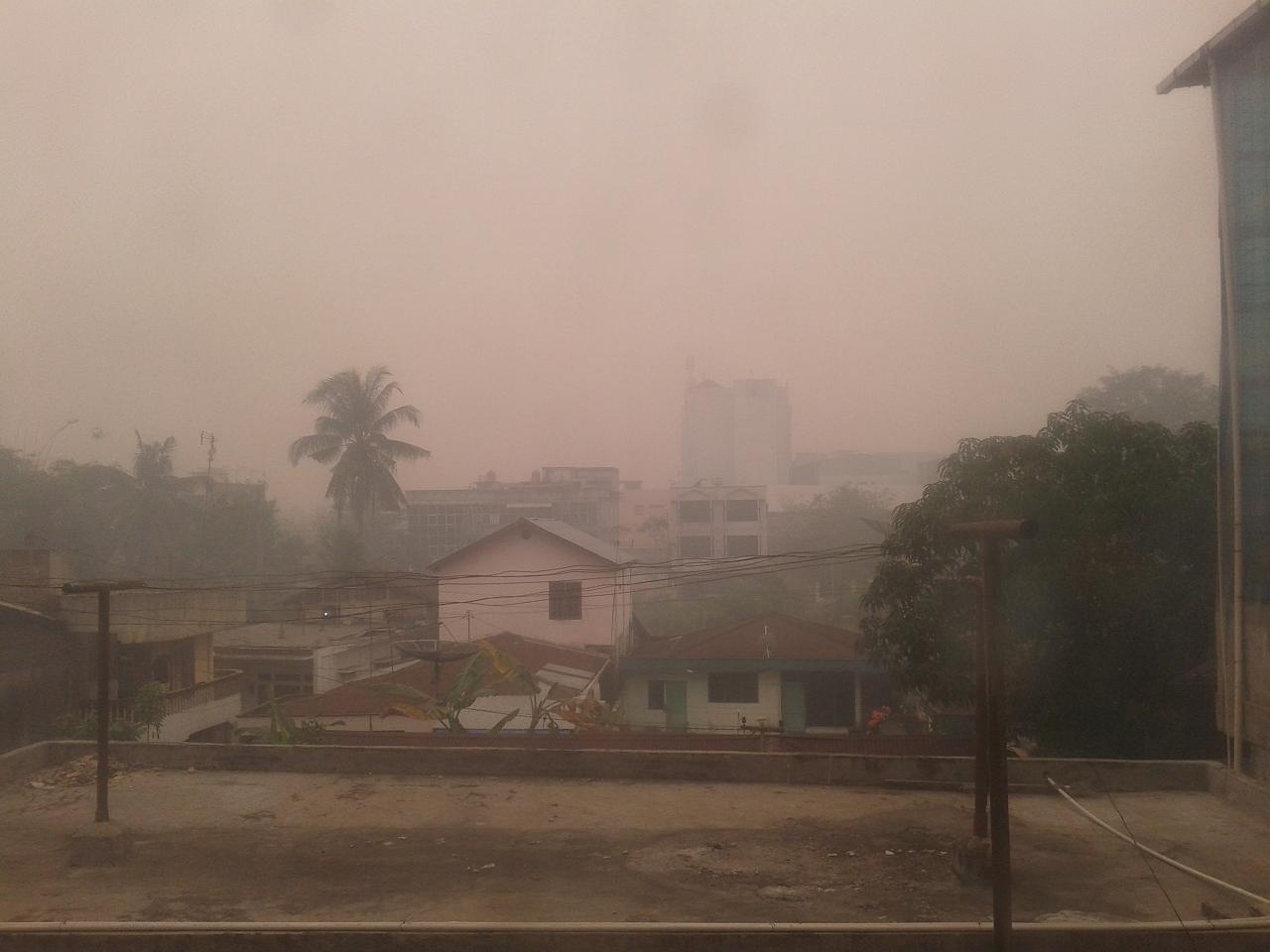 Pagi di pekanbaru di sambut dengan Asap