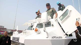 &#91;Foto²&#93; Penyerahan 24 panser ANOA