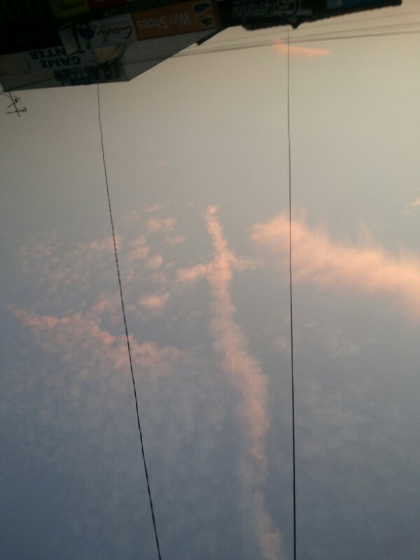 keren gan barusan ane foto awan berbentuk salib#no sara#no sotosop