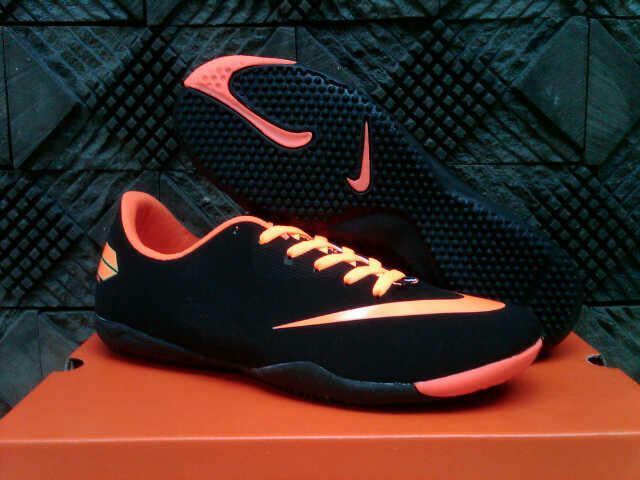 SEPATU SPORT FUTSAL NIKE MERCURIAL VAPOR VIII BLACK