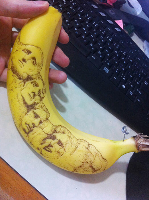 Saat Kulit Pisang Menggantikan Kanvas