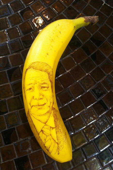 Saat Kulit Pisang Menggantikan Kanvas