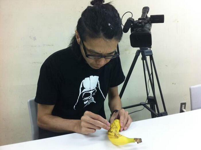 Saat Kulit Pisang Menggantikan Kanvas